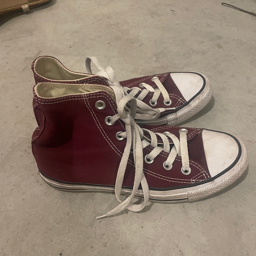 Burgundy high top converse size women’s 6